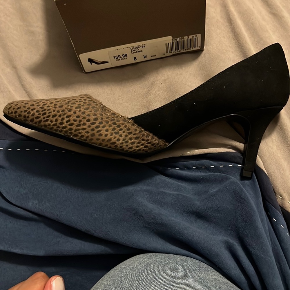 Life stride suade pumps
